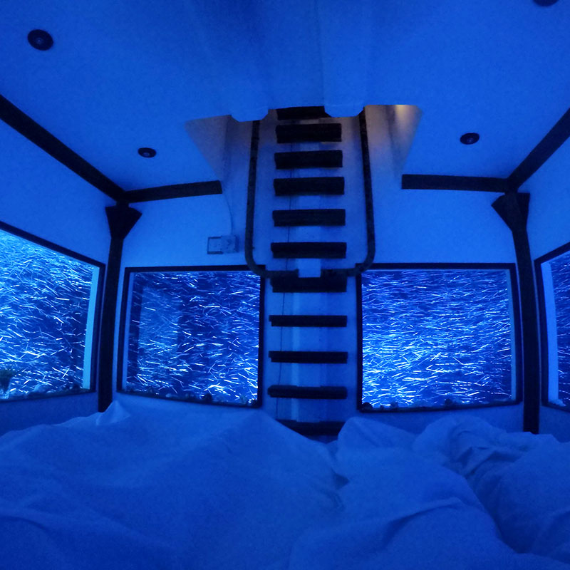 The Manta Resort underwater room océan