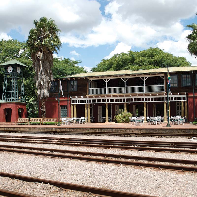 Train de Luxe en Tanzanie et sa gare