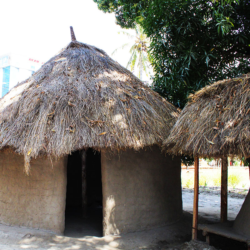 visite culturelle de hutte en Tanzanie