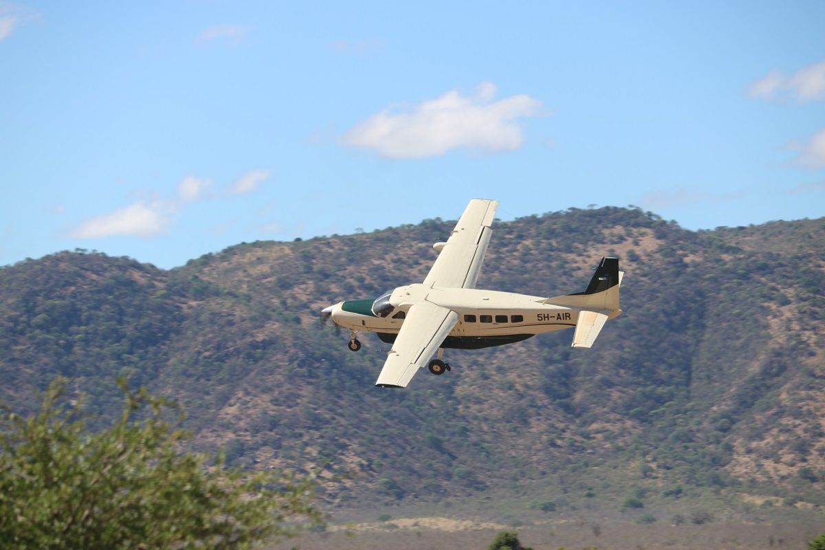 Avion quittant le parc de Ruaha en Tanzanie