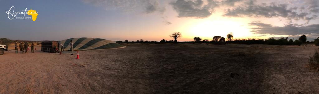 Montgolfière au lever du soleil au parc de Ruaha